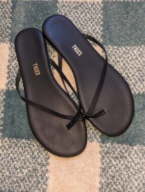 Tkees USA Size 10 Black Sandals